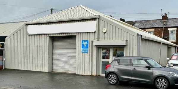 Light industrial facility to lease